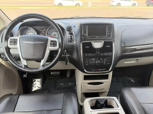 2016 Chrysler Town & Country Touring