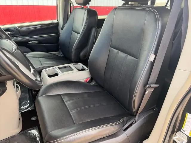 2016 Chrysler Town & Country Touring