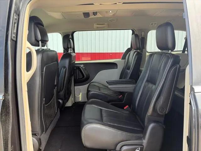 2016 Chrysler Town & Country Touring