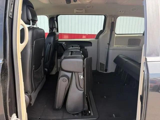 2016 Chrysler Town & Country Touring