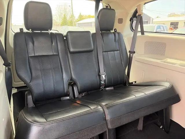 2016 Chrysler Town & Country Touring