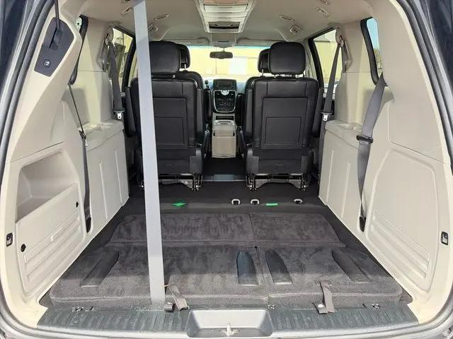 2016 Chrysler Town & Country Touring