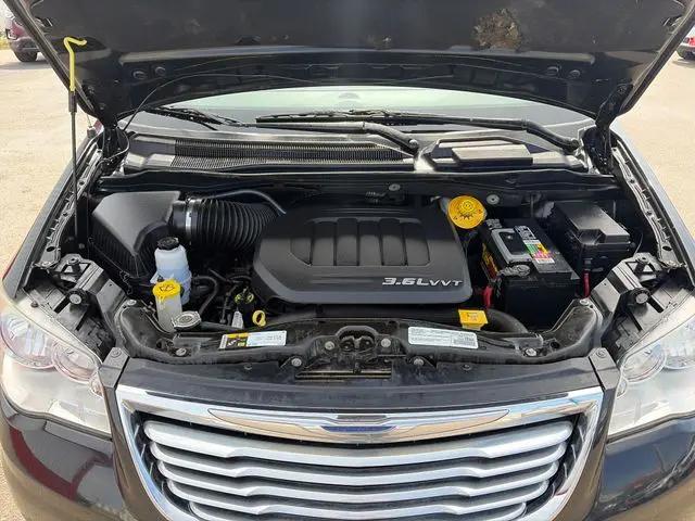 2016 Chrysler Town & Country Touring