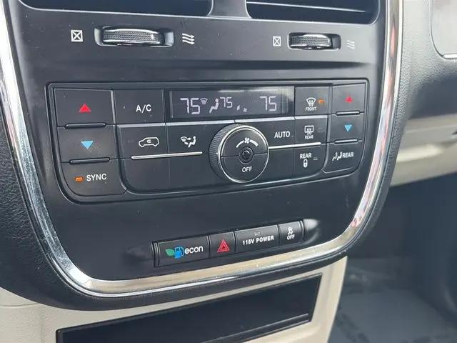 2016 Chrysler Town & Country Touring