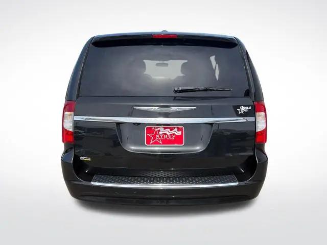 2016 Chrysler Town & Country Touring