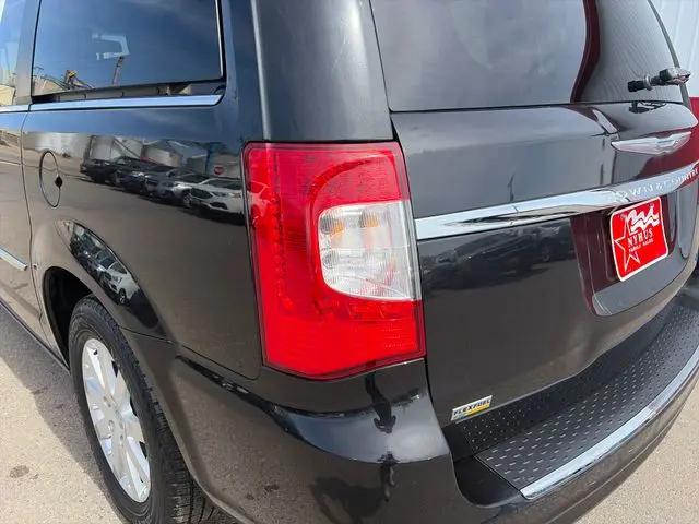 2016 Chrysler Town & Country Touring