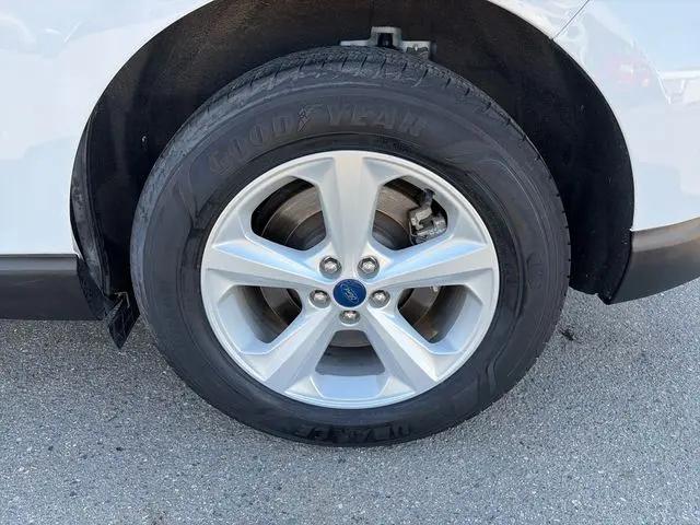 2022 Ford Edge SE