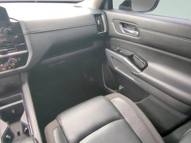 2022 Nissan Pathfinder SL 2WD