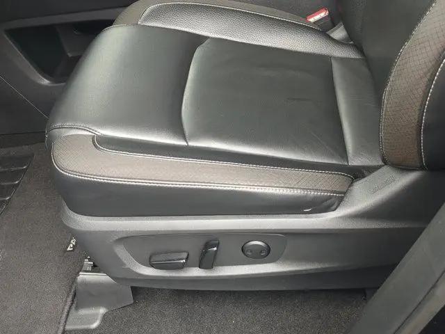 2022 Nissan Pathfinder SL 2WD