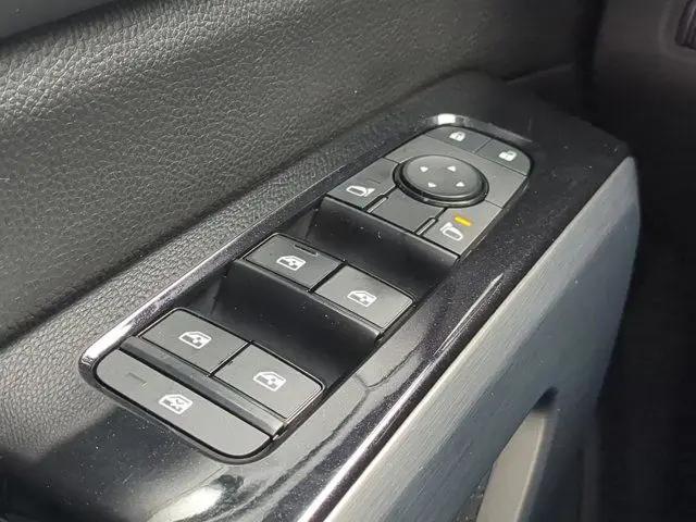 2022 Nissan Pathfinder SL 2WD