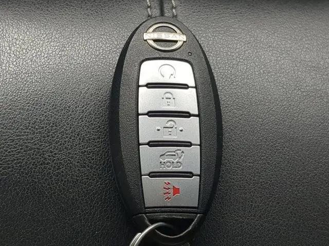2022 Nissan Pathfinder SL 2WD