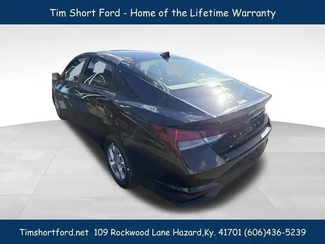 2023 Hyundai Elantra SE