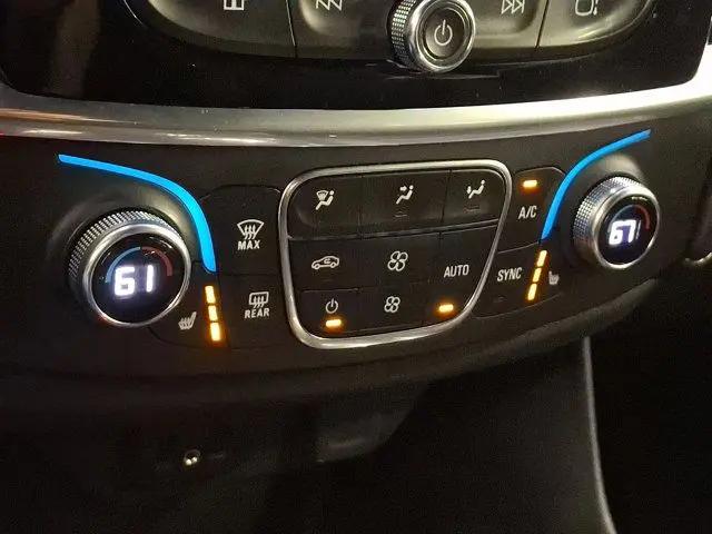2023 Chevrolet Traverse AWD LT Leather
