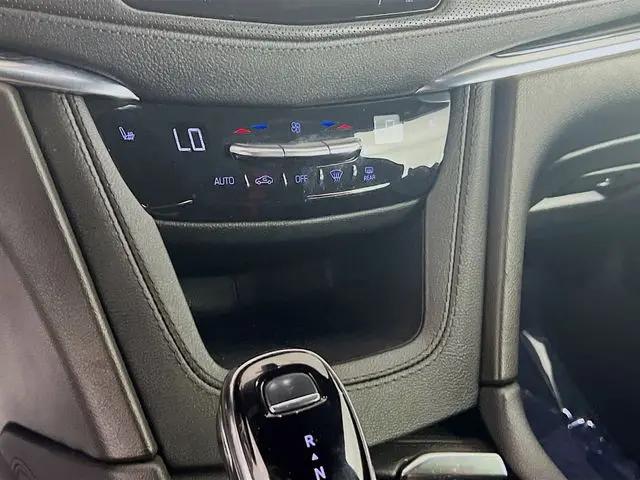 2023 Cadillac XT5 FWD Premium Luxury