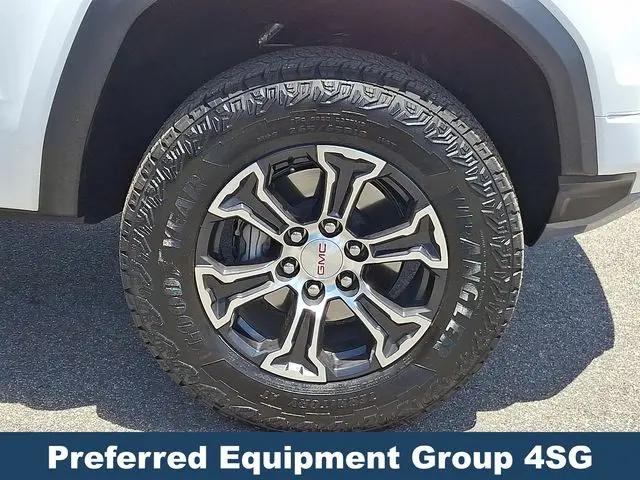 2025 GMC Canyon 4WD AT4