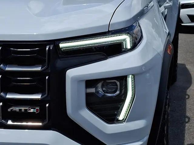 2025 GMC Canyon 4WD AT4