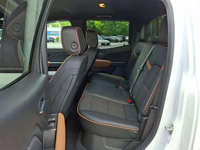 2025 GMC Canyon 4WD AT4