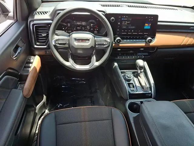 2025 GMC Canyon 4WD AT4