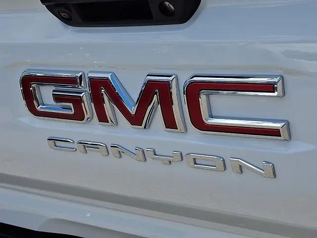 2025 GMC Canyon 4WD AT4