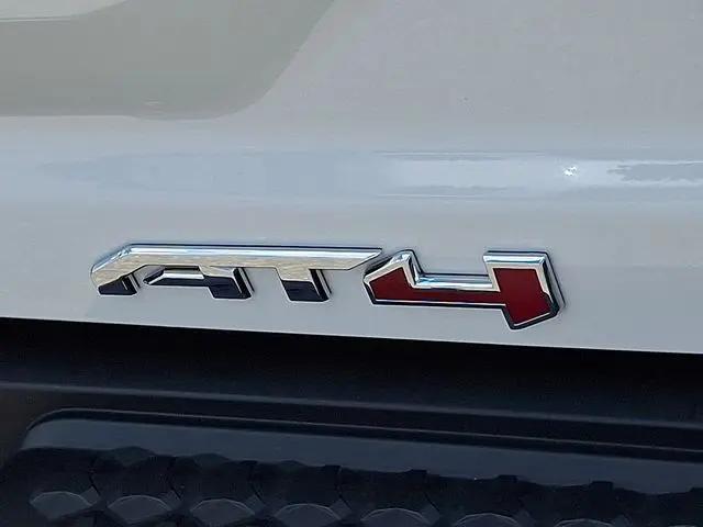 2025 GMC Canyon 4WD AT4