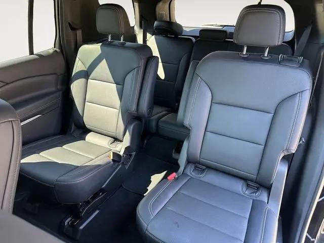 2025 Chevrolet Traverse FWD LT