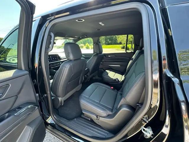 2025 Chevrolet Traverse FWD LT