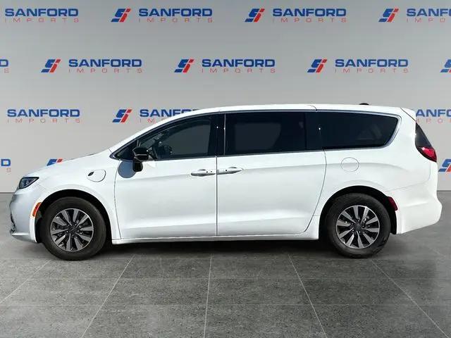 2024 Chrysler Pacifica Hybrid Select