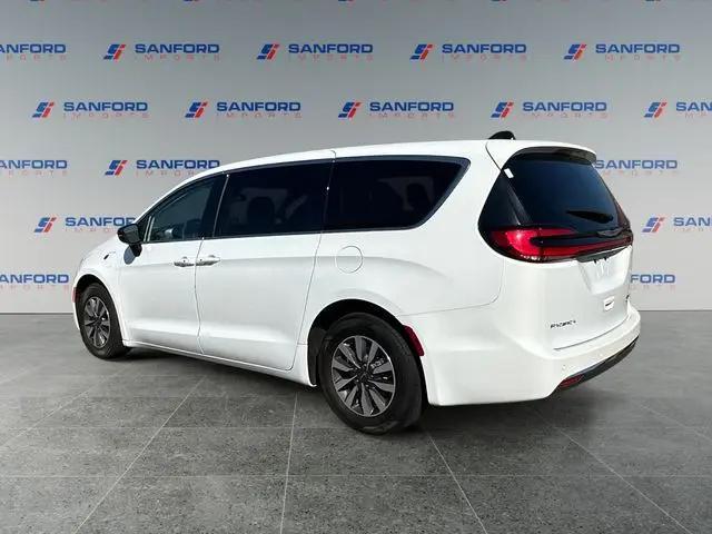 2024 Chrysler Pacifica Hybrid Select