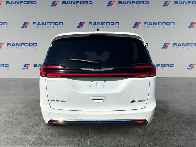 2024 Chrysler Pacifica Hybrid Select