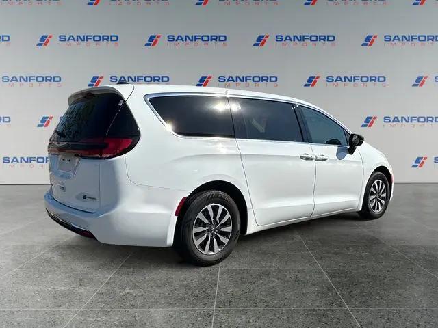 2024 Chrysler Pacifica Hybrid Select