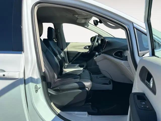 2024 Chrysler Pacifica Hybrid Select