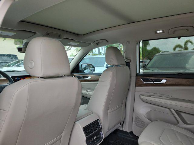 2026 Volkswagen Atlas SE with Technology