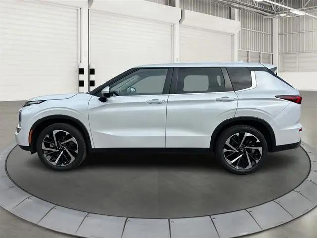 2022 Mitsubishi Outlander ES 2.5 S-AWC for sale in Sioux Falls, SD