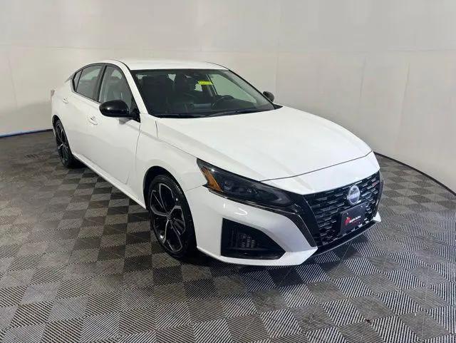 2024 Nissan Altima SR FWD for sale in Shakopee, MN
