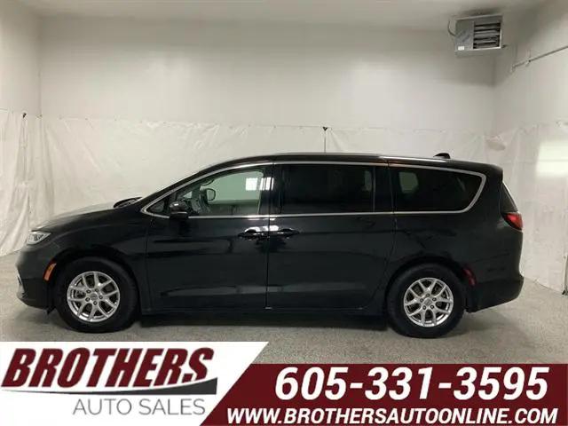 2023 Chrysler Pacifica Touring L for sale in Sioux Falls, SD