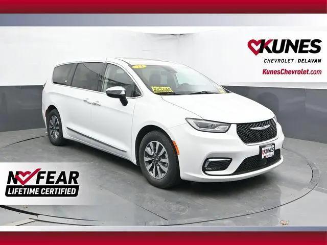 2023 Chrysler Pacifica Hybrid Limited for sale in Delavan, WI
