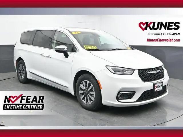 2023 Chrysler Pacifica Hybrid Limited for sale in Delavan, WI