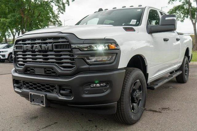 2026 RAM Ram 3500 RAM 3500 TRADESMAN CREW CAB 4X4 64 BOX