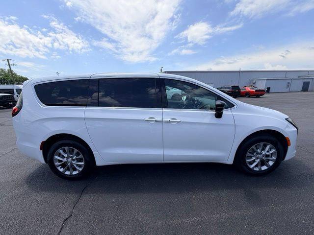 2027 Chrysler Pacifica PACIFICA SELECT AWD