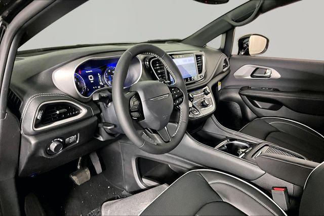2027 Chrysler Pacifica Limited AWD