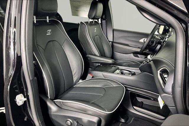 2027 Chrysler Pacifica Limited AWD