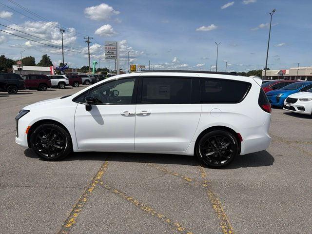 2027 Chrysler Pacifica Limited