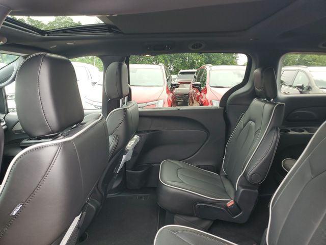2027 Chrysler Pacifica Limited AWD