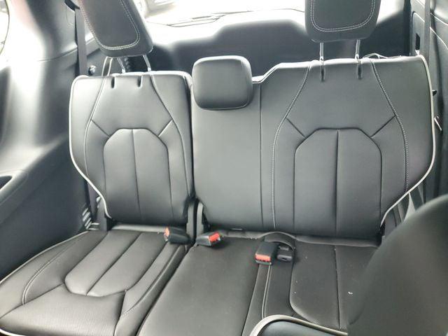 2027 Chrysler Pacifica Limited AWD
