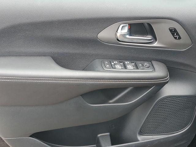2027 Chrysler Pacifica Limited AWD