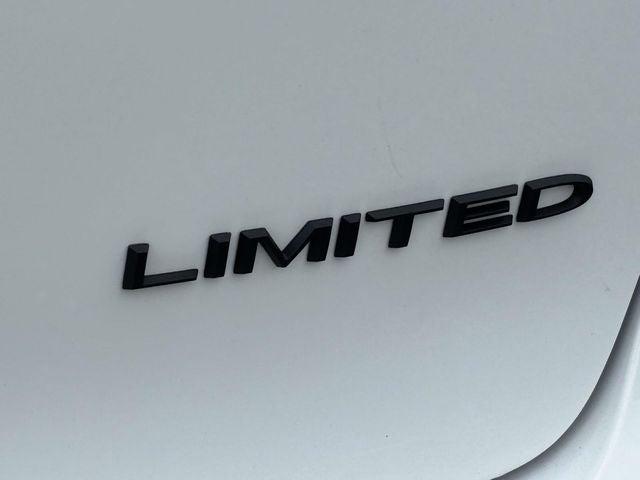 2027 Chrysler Pacifica Limited