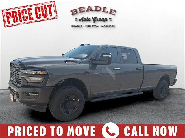 2026 RAM Ram 3500 RAM 3500 TRADESMAN CREW CAB 4X4 8 BOX