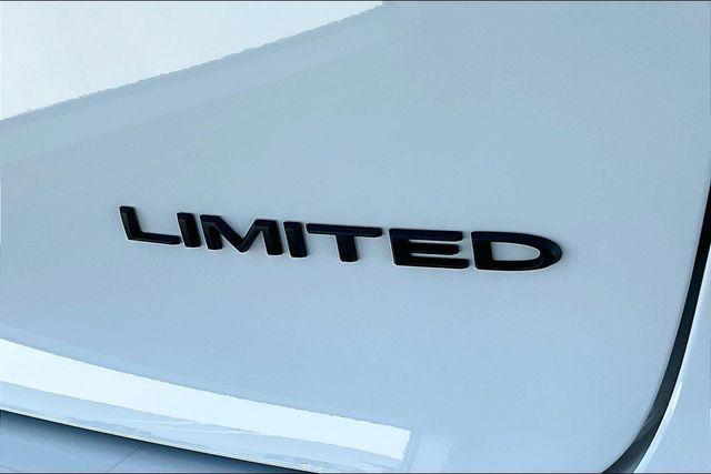 2027 Chrysler Pacifica Limited