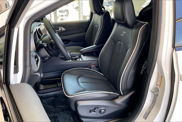 2027 Chrysler Pacifica Limited