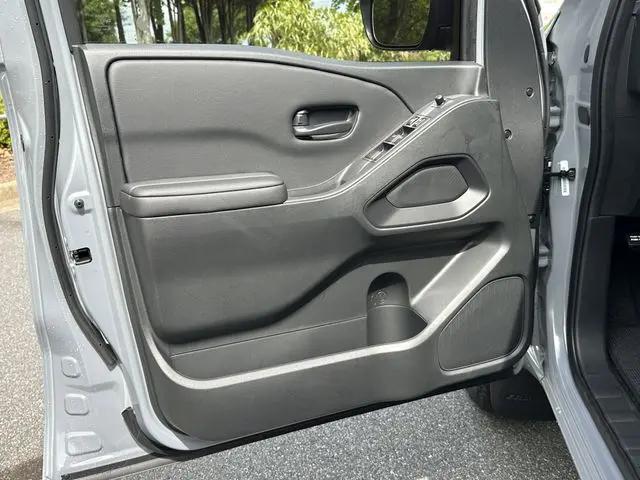 2026 Nissan Frontier Crew Cab Long Bed SV 4x4